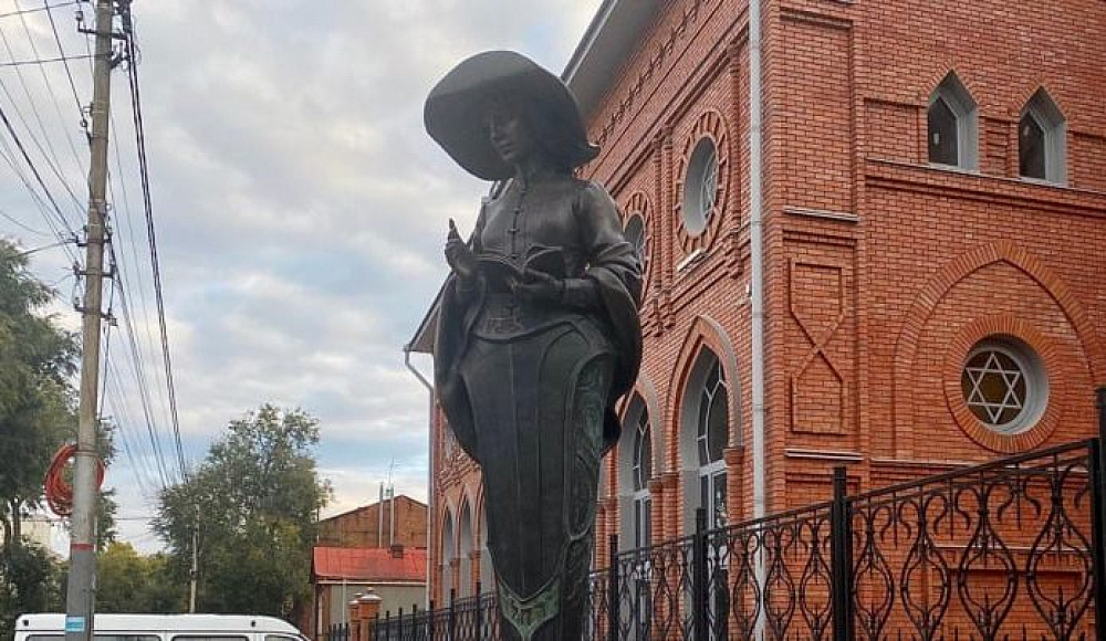 В Саратове переустановили памятник еврейской поэтессе