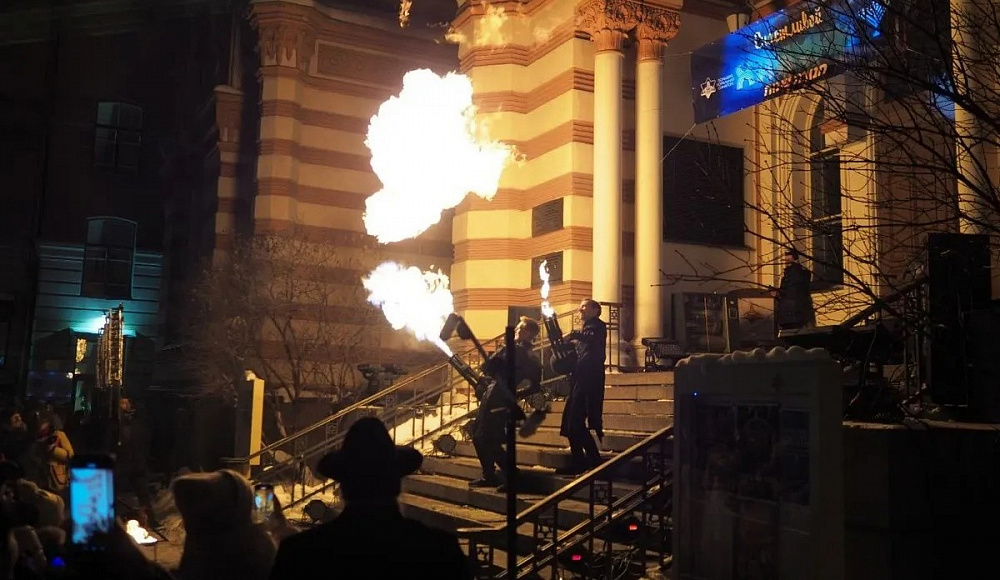 В Большой хоральной синагоге Санкт-Петербурга начало Хануки отпраздновали огненным шоу