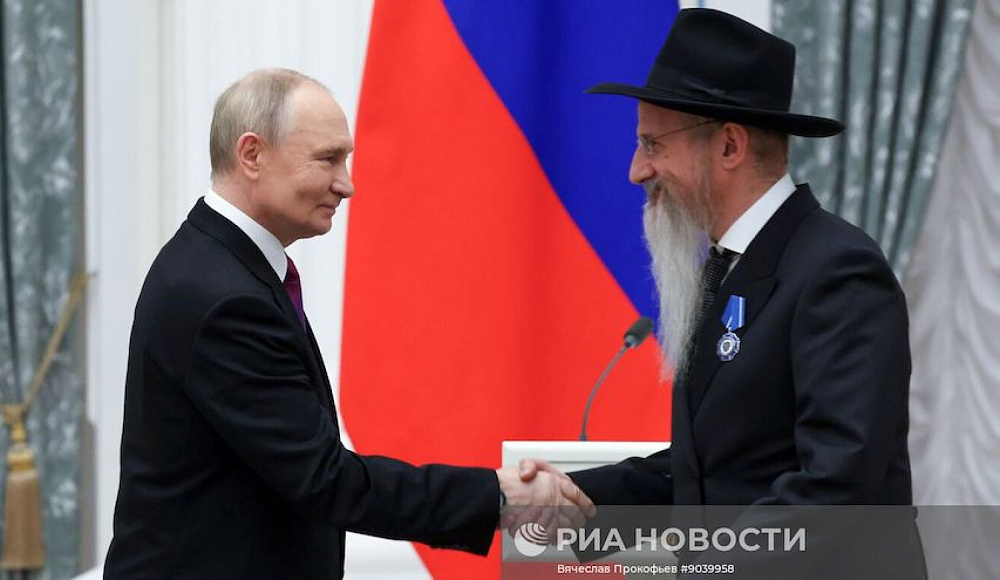 Путин наградил главного раввина Берла Лазара орденом Почета