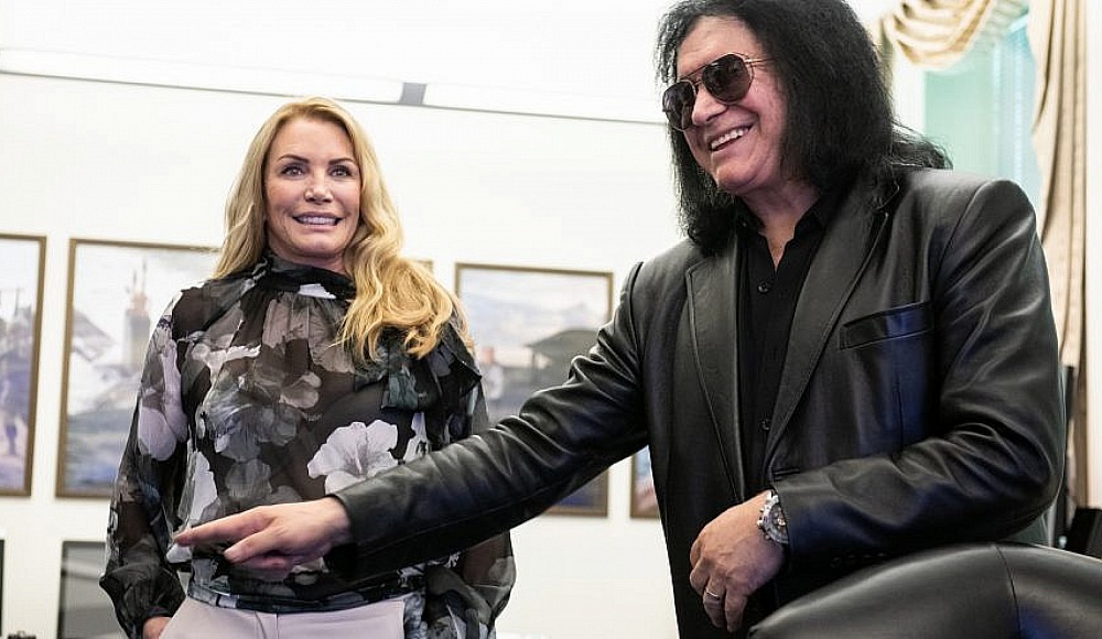 Джин Симмонс из Kiss представит фреску с портретом польской Праведницы мира