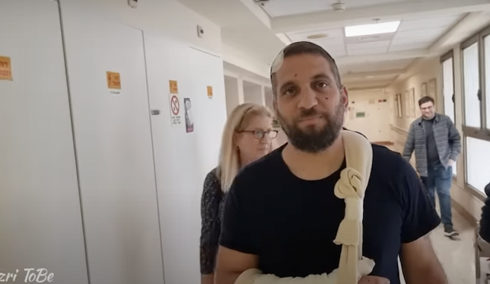 Раненый террористом Дэвид Штерн проехал через Хувару в колонне авто с израильскими флагами