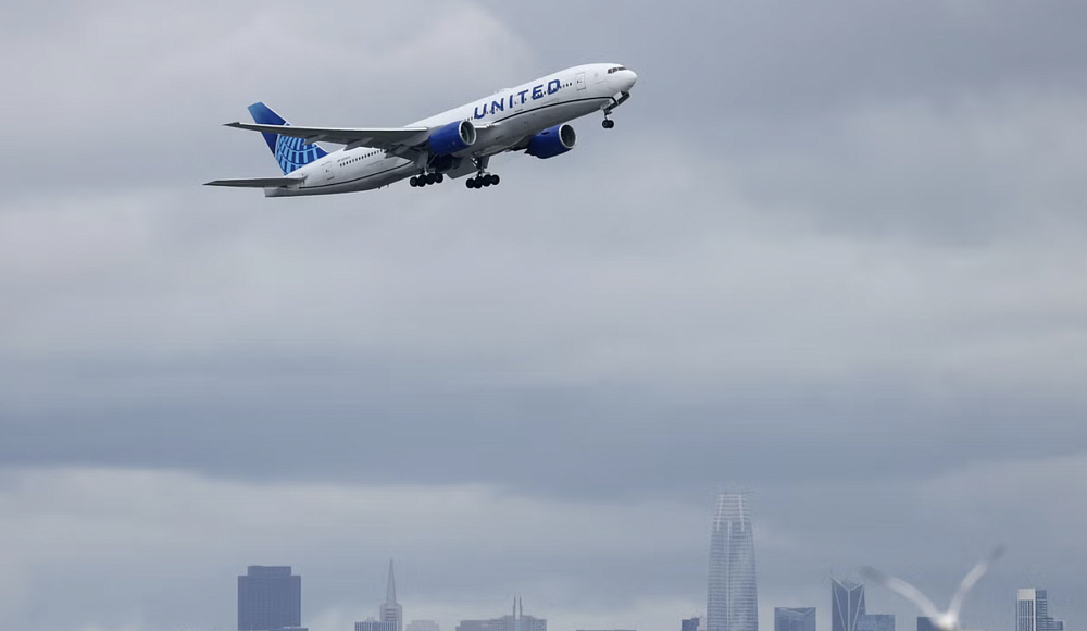 Пилот United Airlines напал на пассажира-еврея за долгое нахождение в туалете