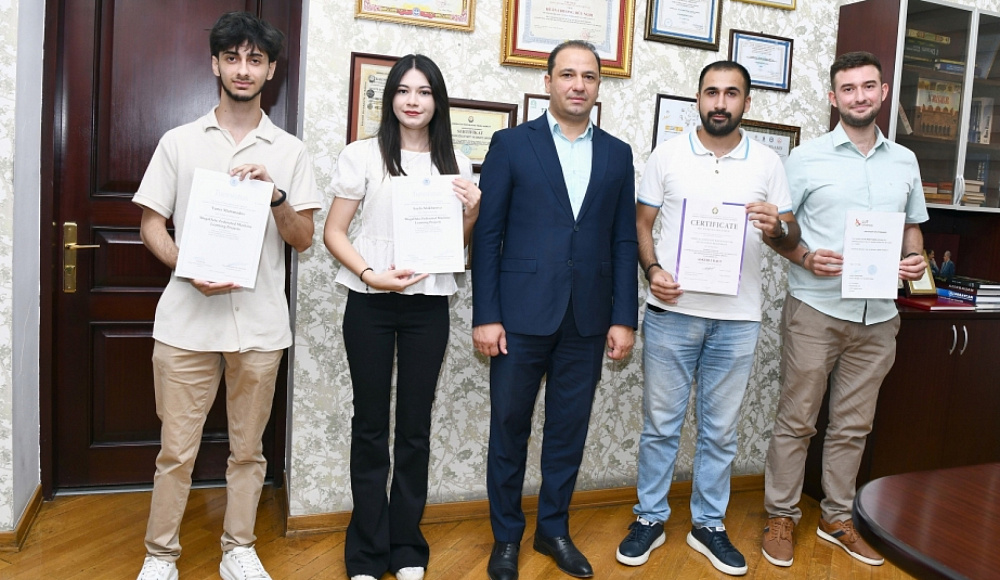 Ролан Юсуфов получил cертификат за участие в зарубежной летней школе 