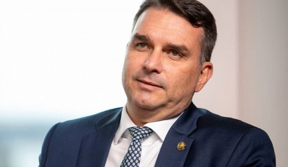 Сын Болсонару начнет борьбу за пост президента с поездки в Израиль