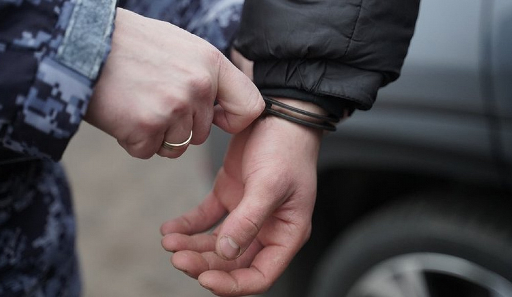 Крымский подросток поджег два автомобиля из ненависти к евреям